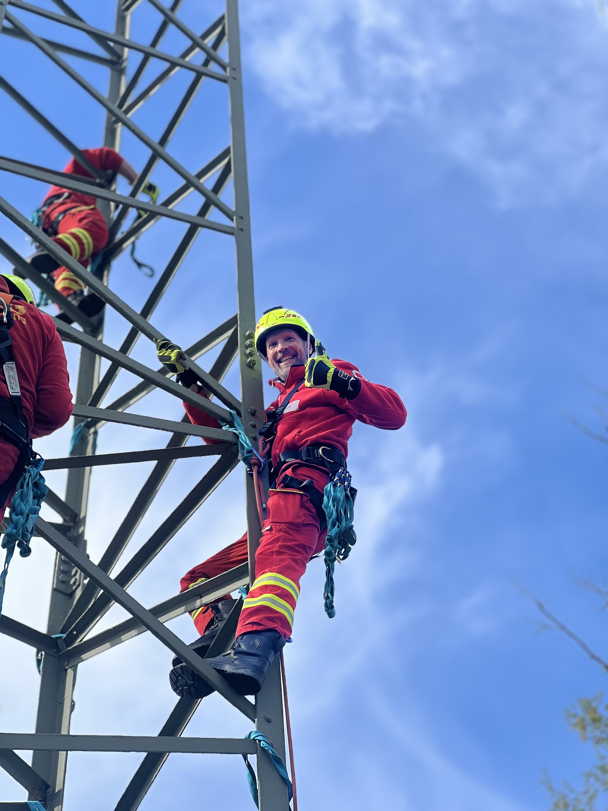 Einsatzkraft beim vertikalen Vorstieg mit erreichten Lehrgangsziel